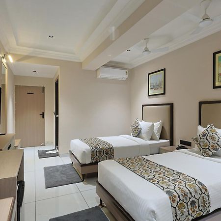 Hotel Royal Town Ahmedabad Buitenkant foto