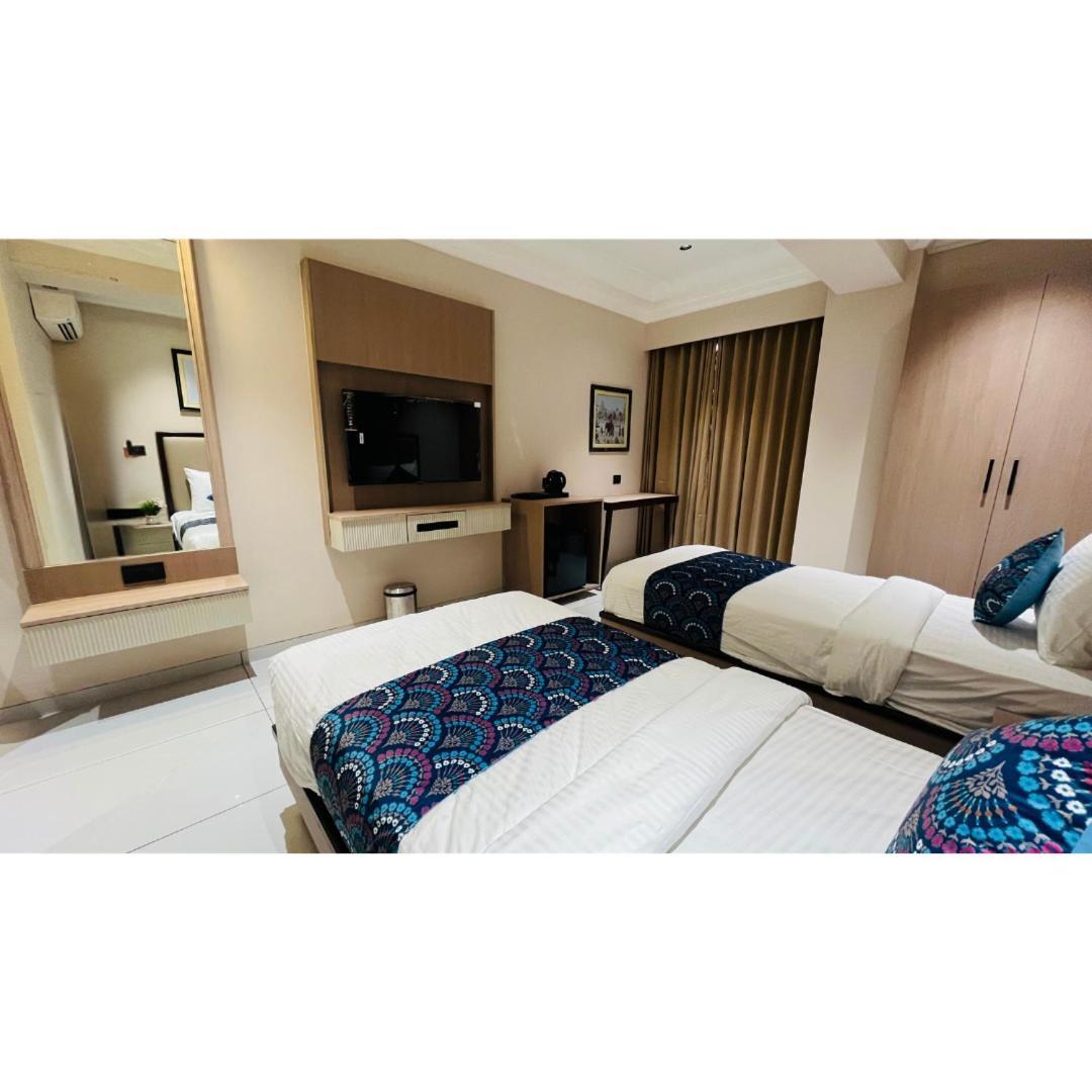 Hotel Royal Town Ahmedabad Buitenkant foto