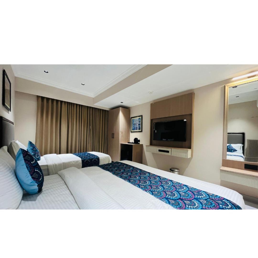 Hotel Royal Town Ahmedabad Buitenkant foto