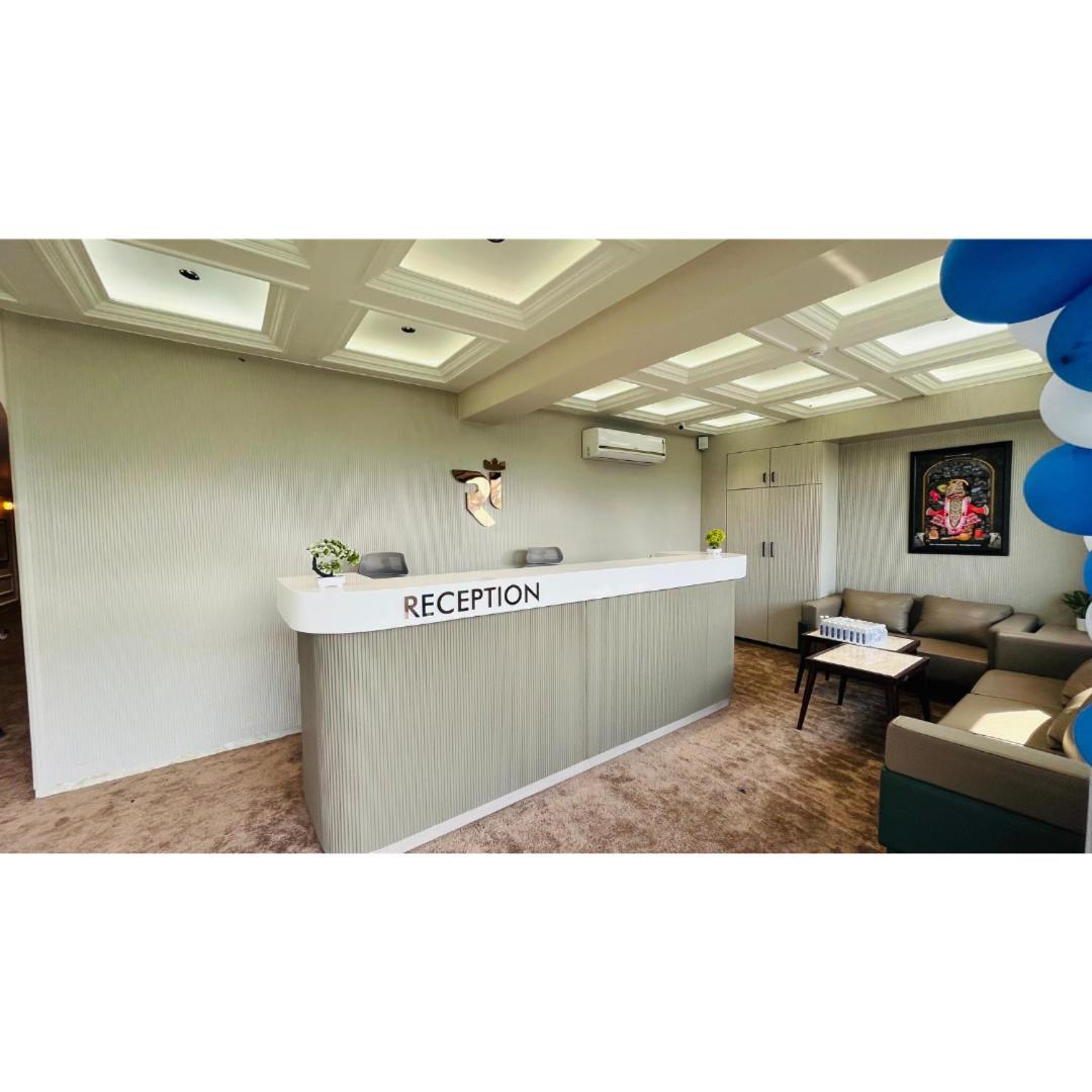 Hotel Royal Town Ahmedabad Buitenkant foto