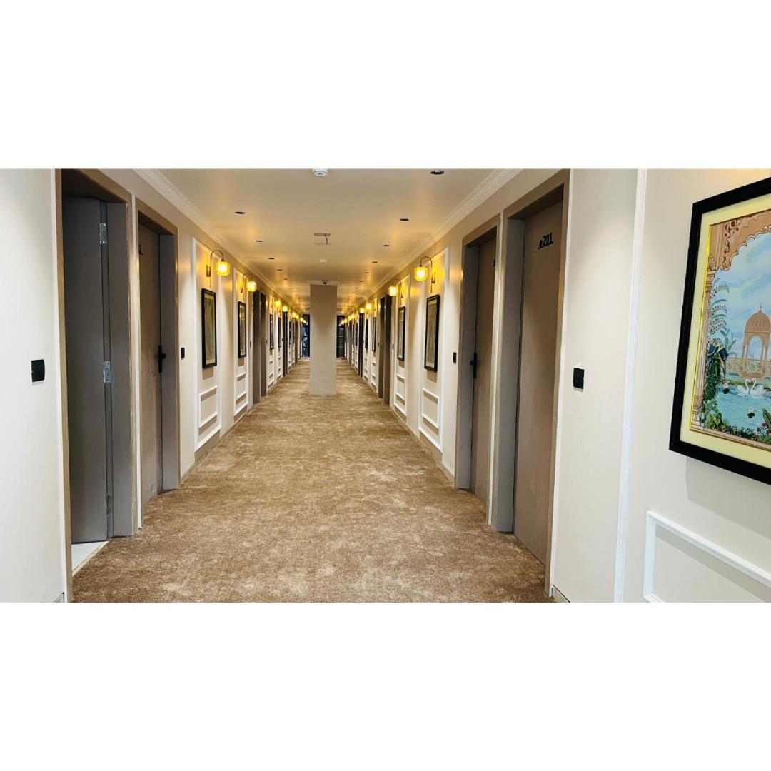 Hotel Royal Town Ahmedabad Buitenkant foto