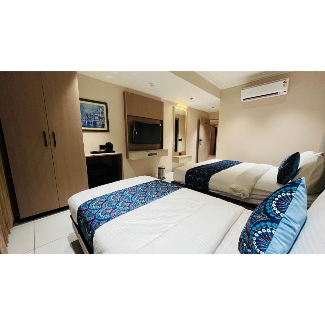 Hotel Royal Town Ahmedabad Buitenkant foto