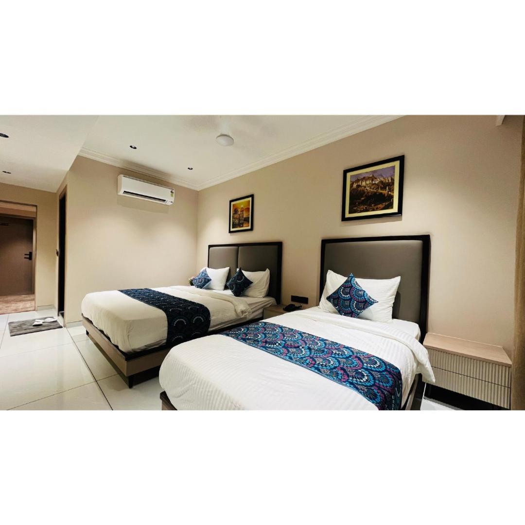 Hotel Royal Town Ahmedabad Buitenkant foto