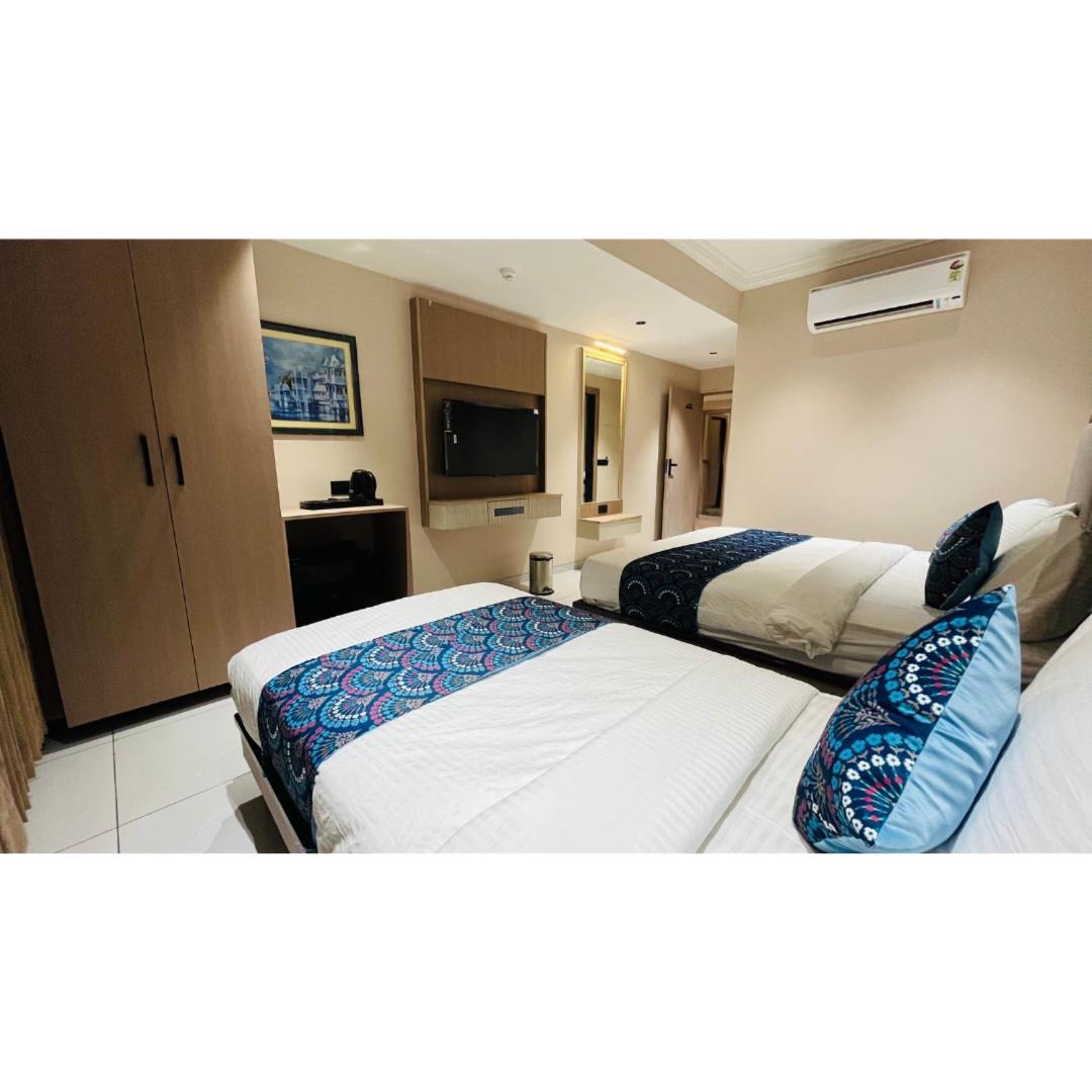 Hotel Royal Town Ahmedabad Buitenkant foto
