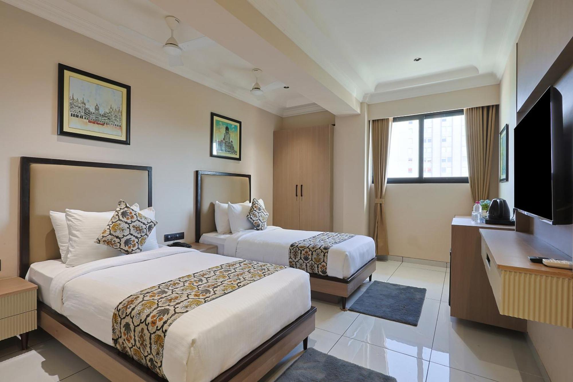Hotel Royal Town Ahmedabad Buitenkant foto