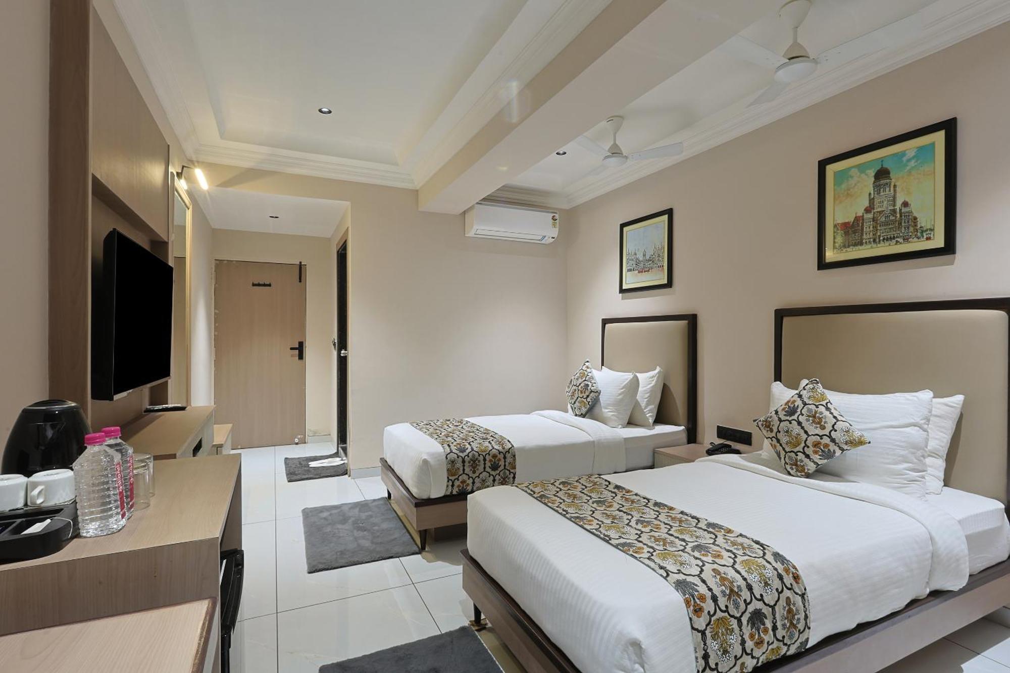 Hotel Royal Town Ahmedabad Buitenkant foto