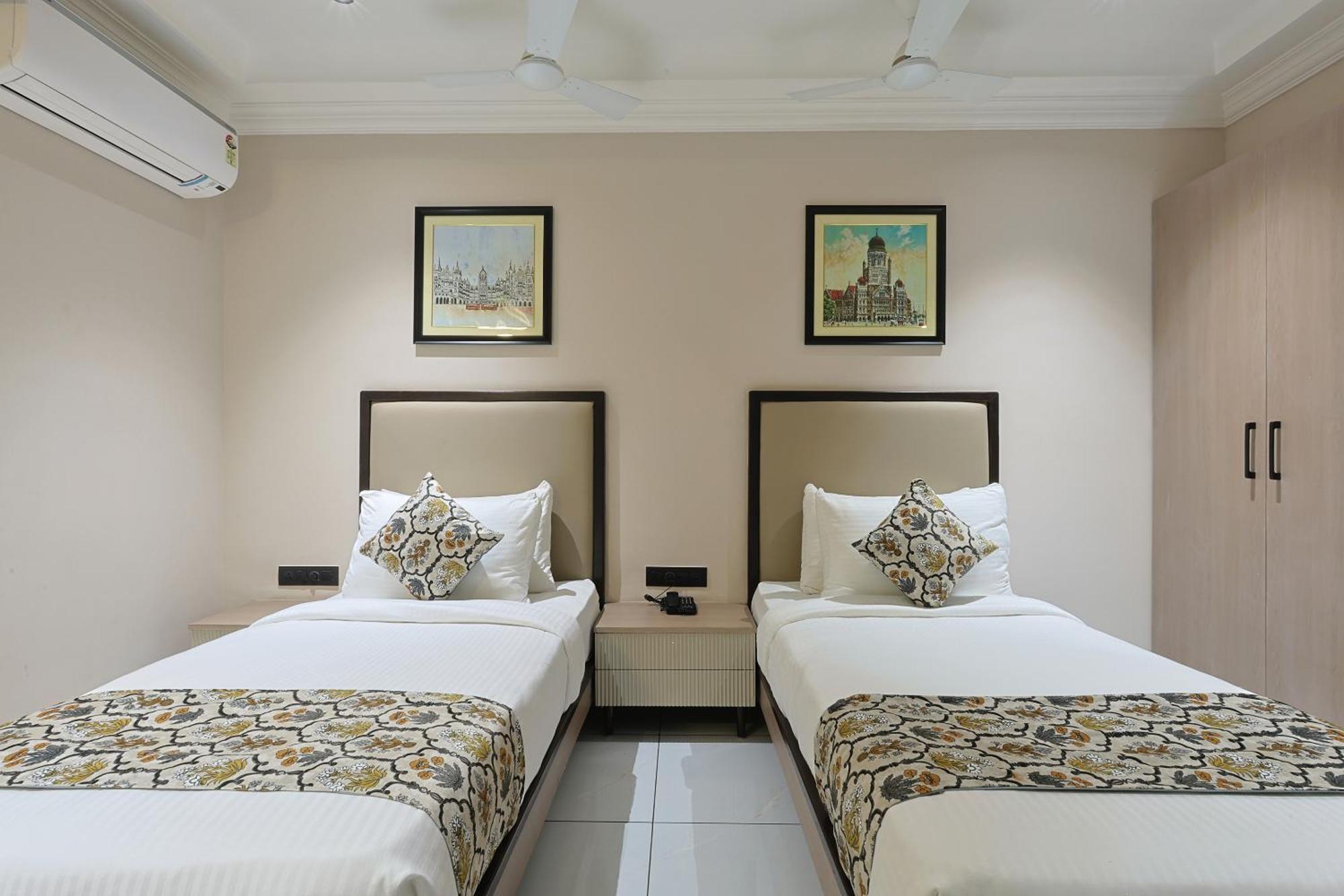 Hotel Royal Town Ahmedabad Buitenkant foto