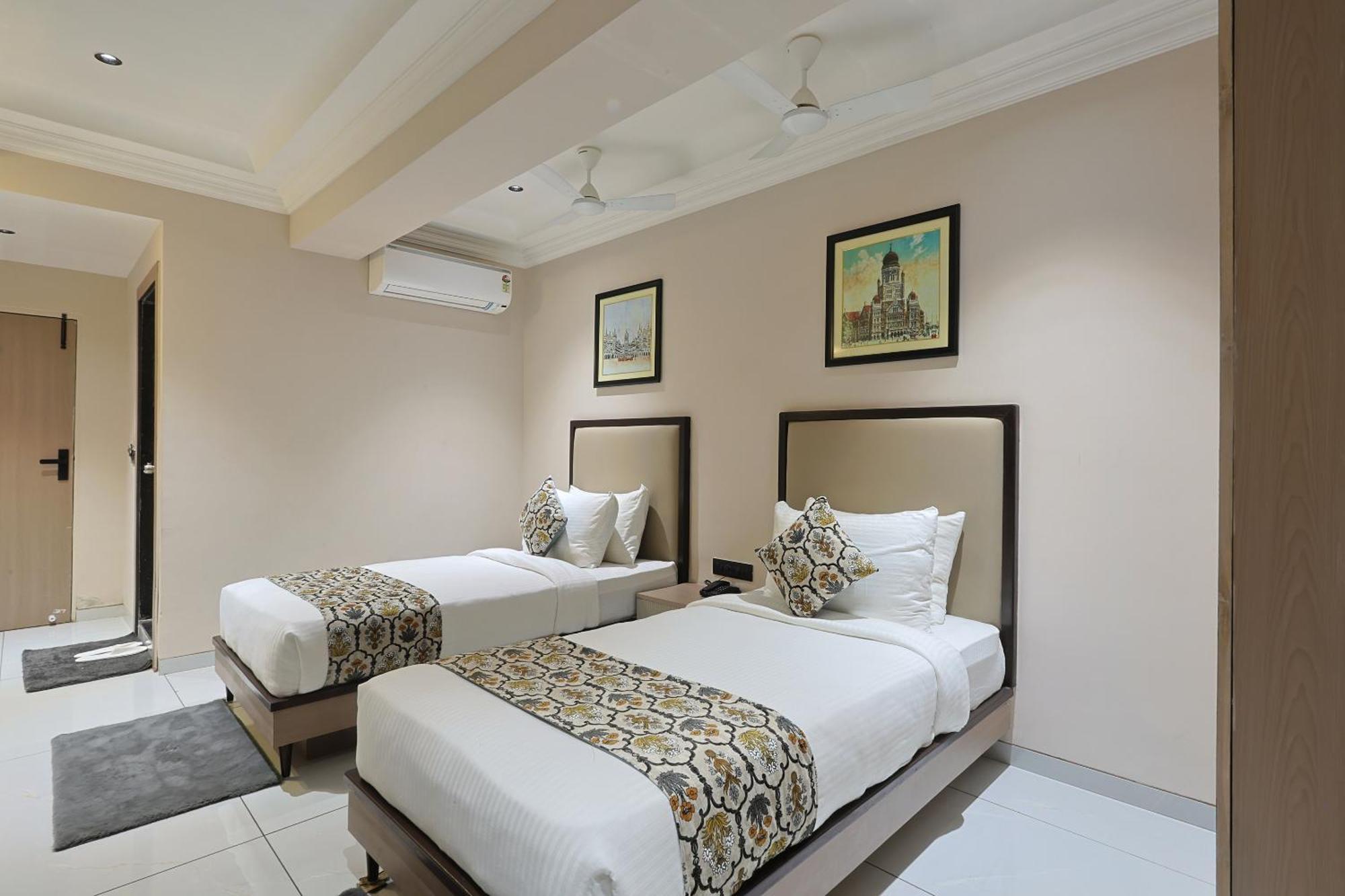 Hotel Royal Town Ahmedabad Buitenkant foto