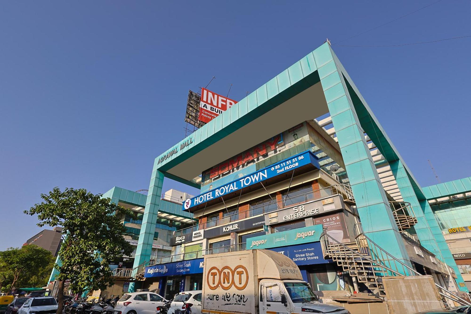 Hotel Royal Town Ahmedabad Buitenkant foto