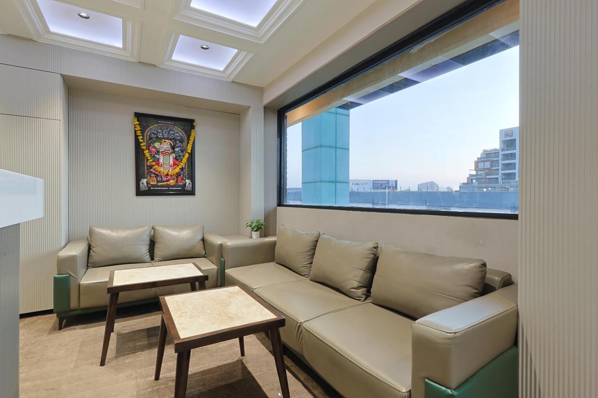 Hotel Royal Town Ahmedabad Buitenkant foto