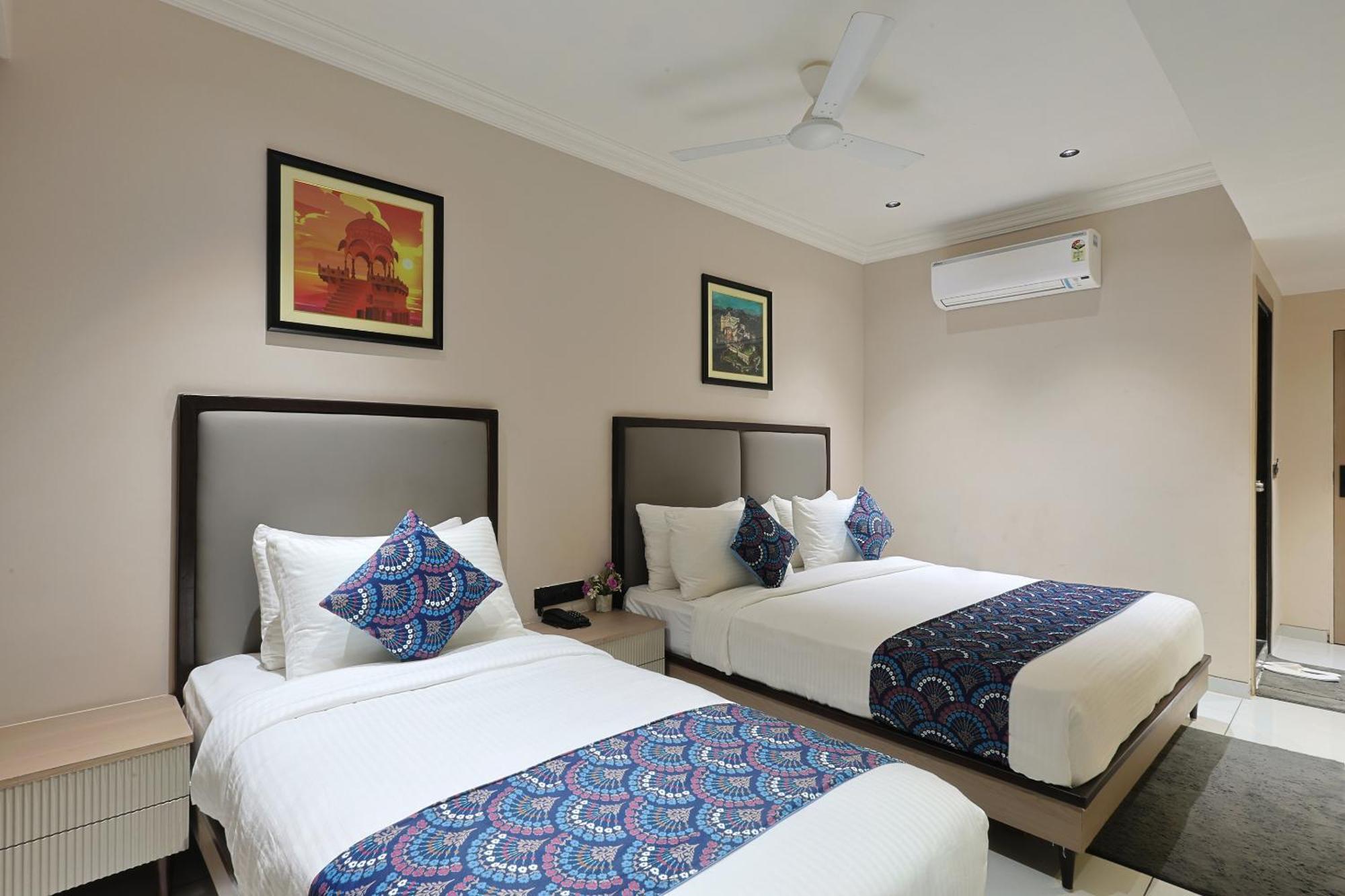 Hotel Royal Town Ahmedabad Buitenkant foto