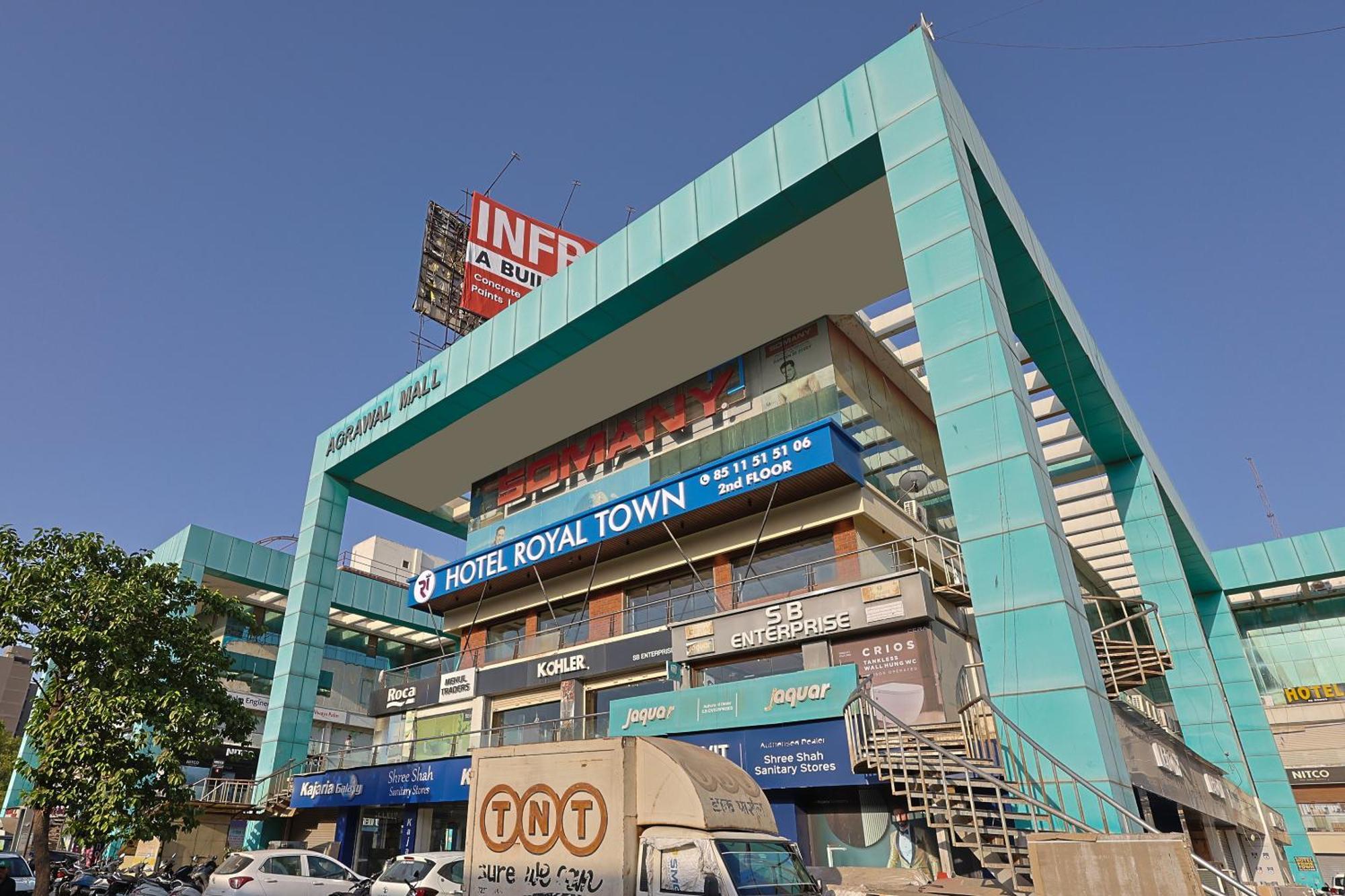 Hotel Royal Town Ahmedabad Buitenkant foto