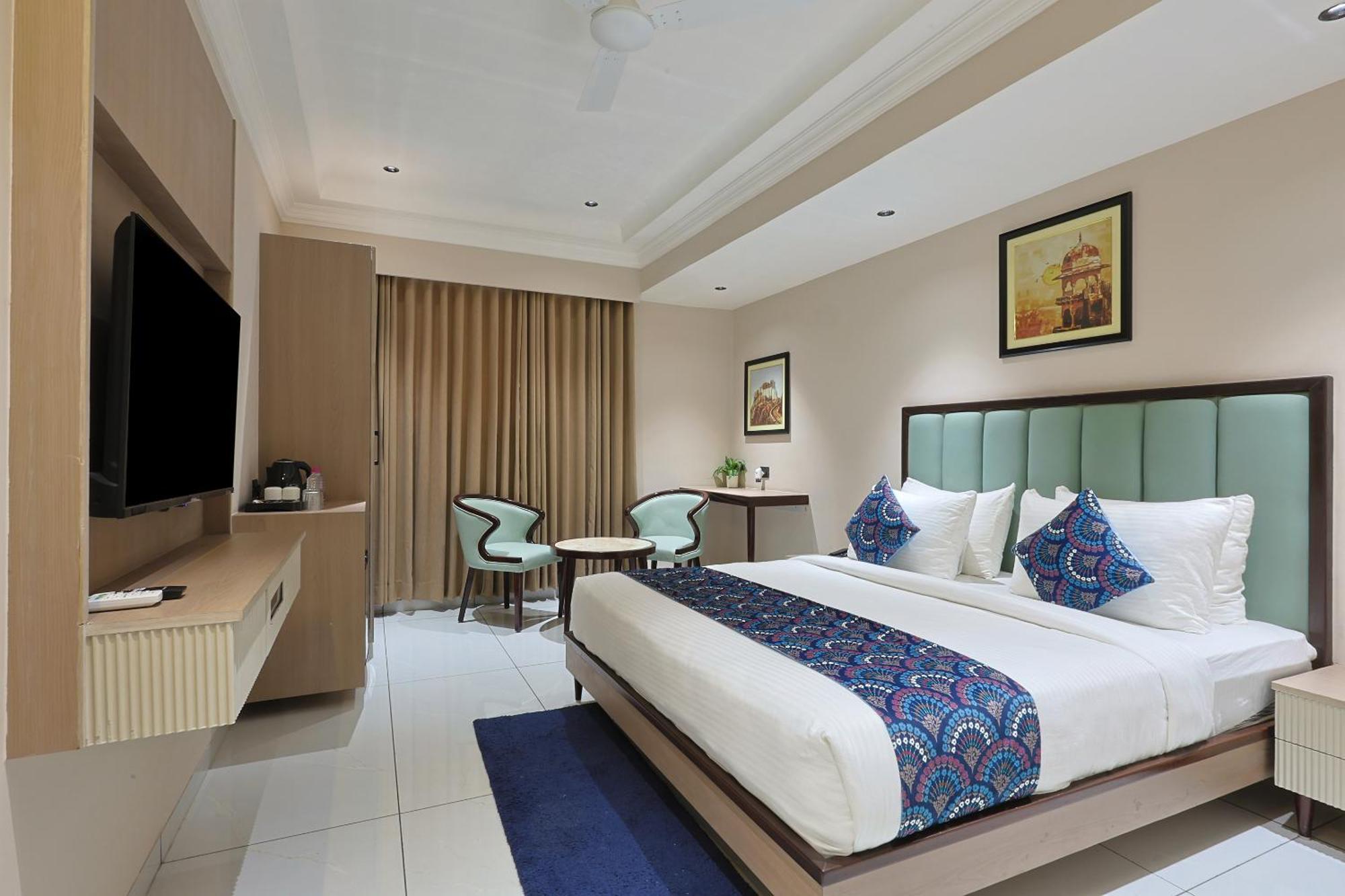 Hotel Royal Town Ahmedabad Buitenkant foto