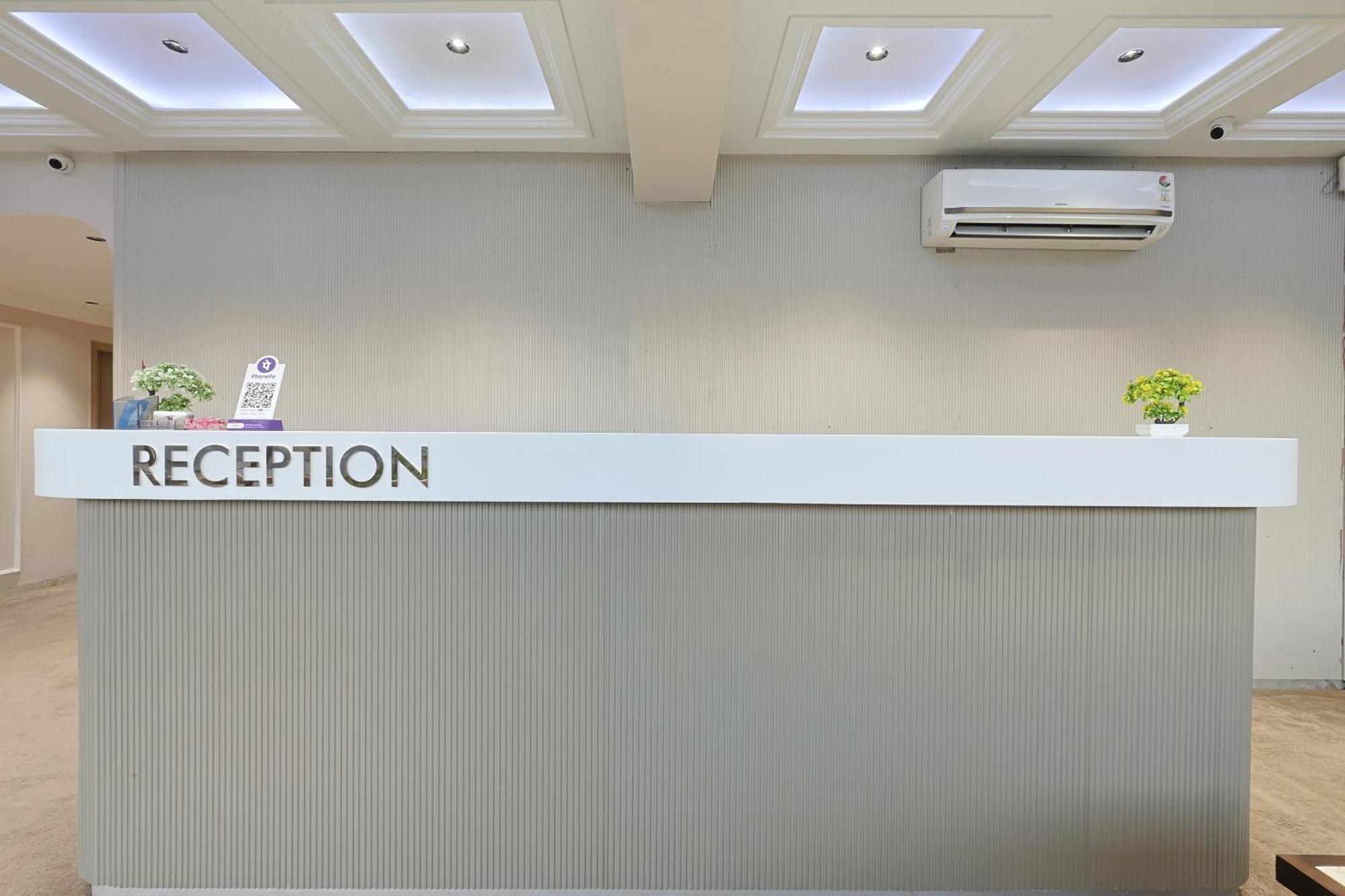 Hotel Royal Town Ahmedabad Buitenkant foto