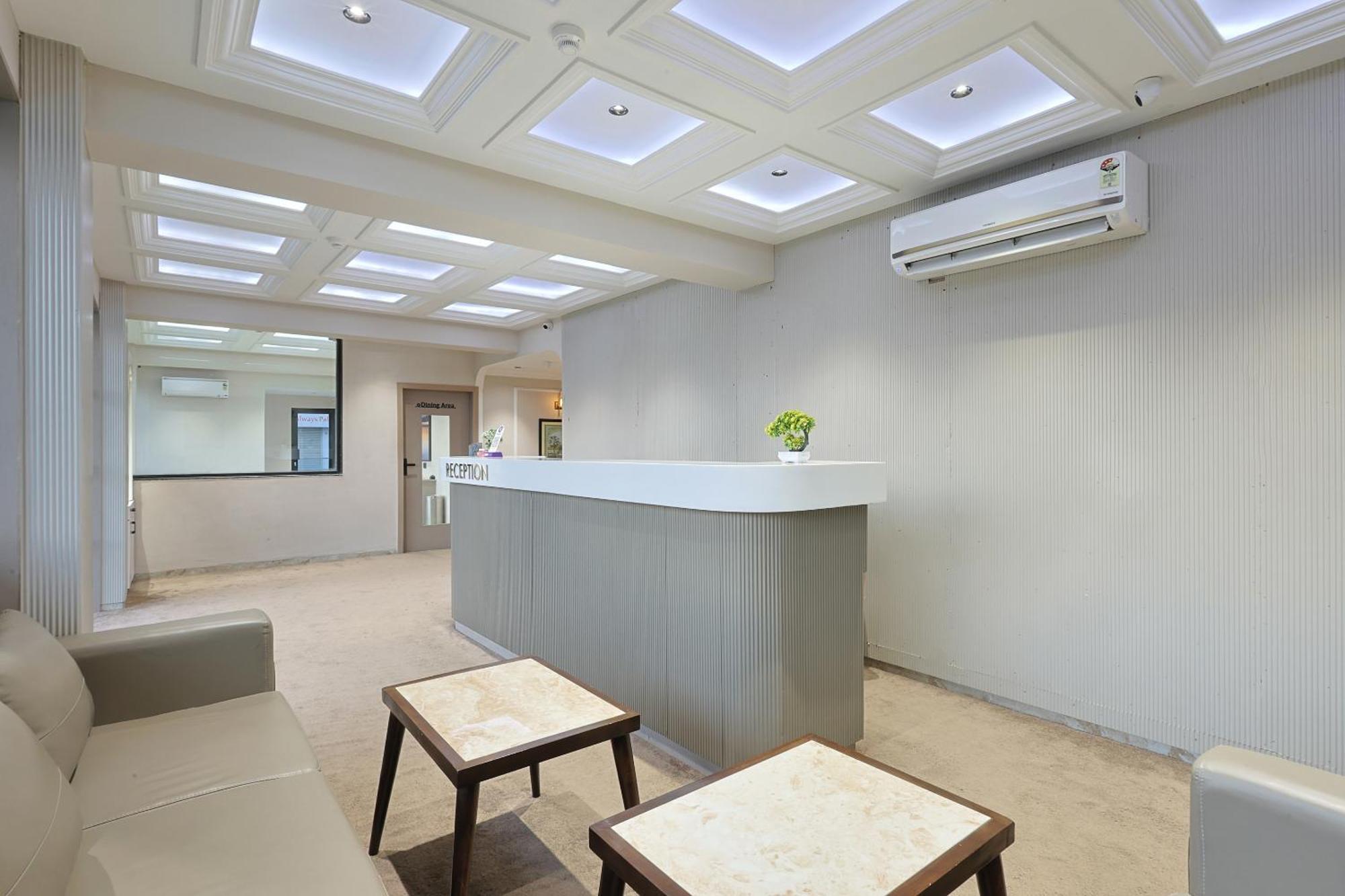Hotel Royal Town Ahmedabad Buitenkant foto