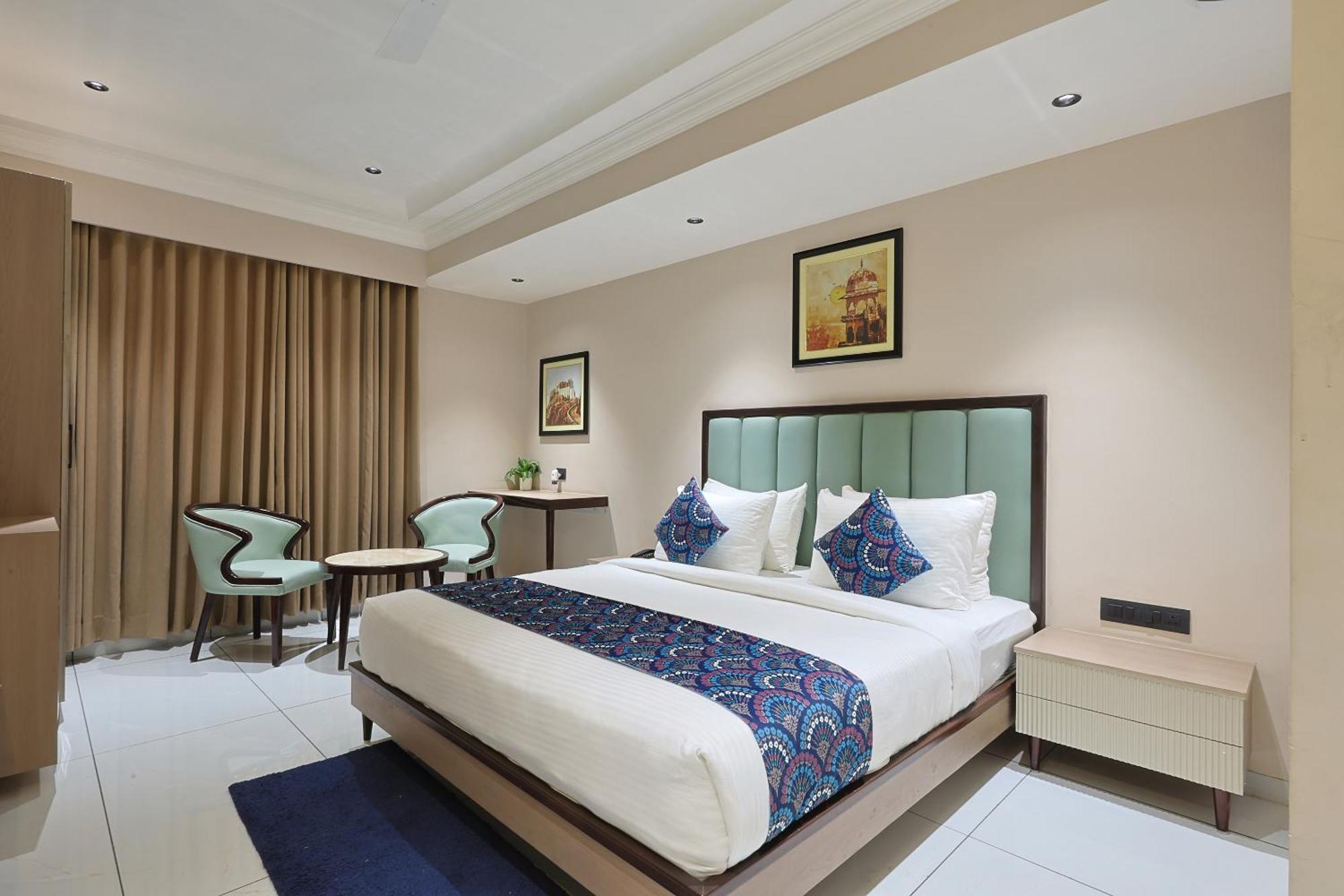 Hotel Royal Town Ahmedabad Buitenkant foto